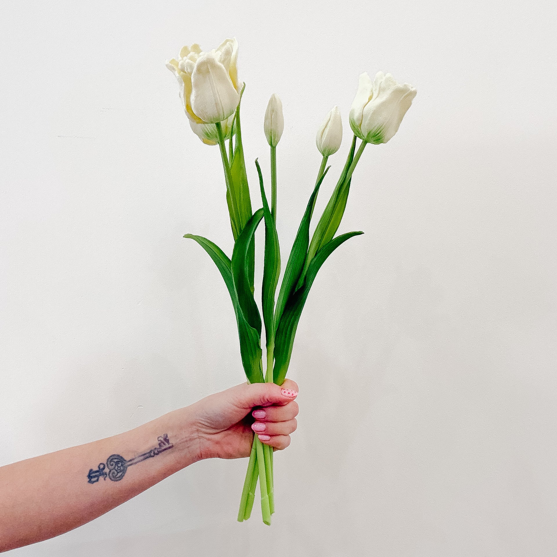Real Touch Ruffled White Parrot Tulip Bundle