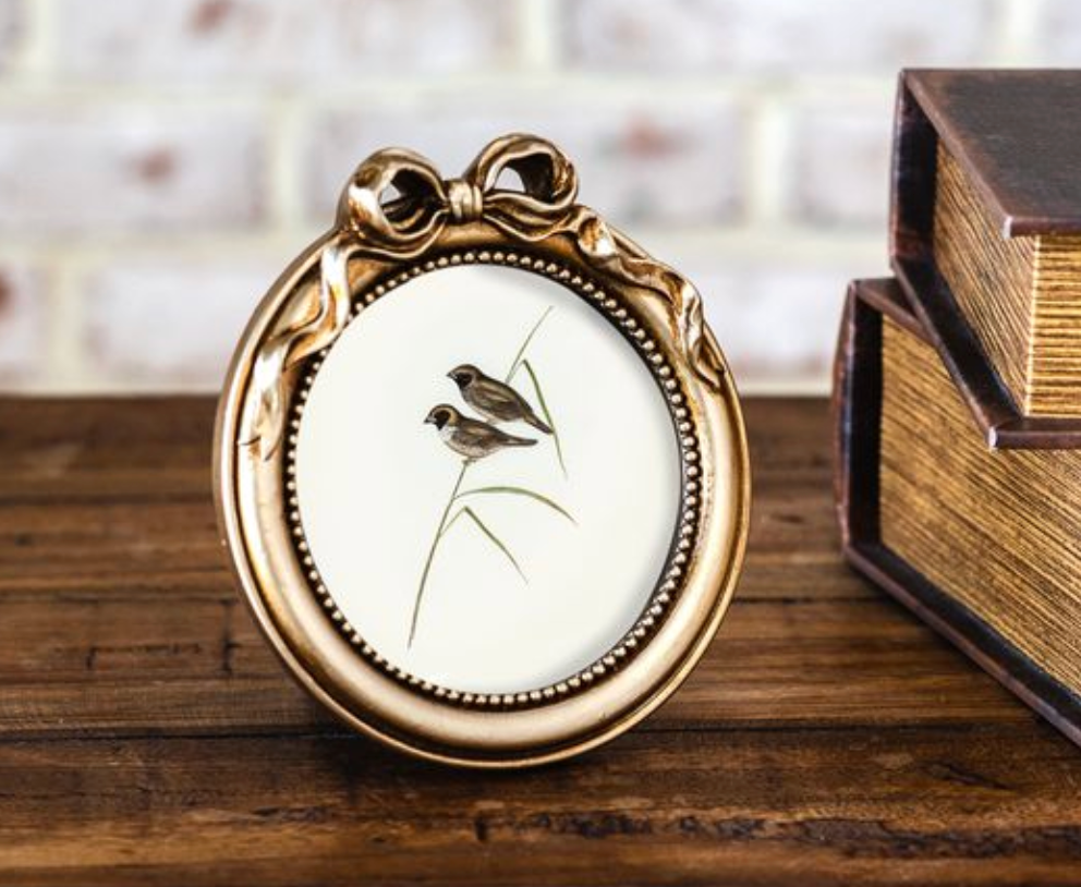 Round Gold Bow Frame